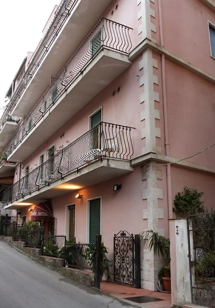 **  טאורמינה Hotel Natalina איטליה
