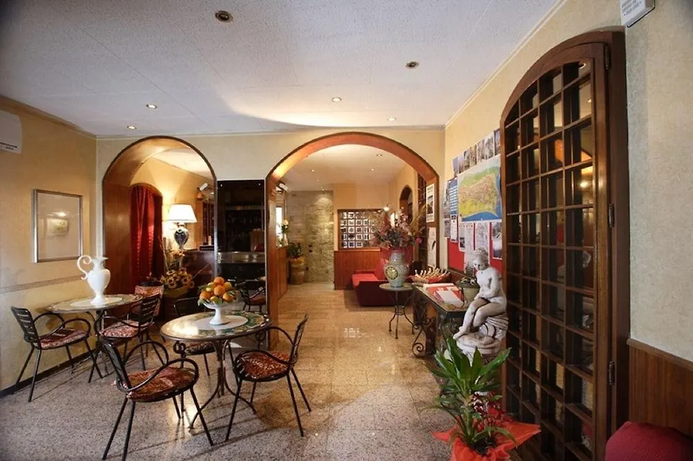 טאורמינה Hotel Natalina 2*,