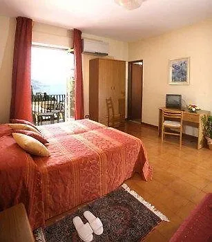 טאורמינה Hotel Natalina