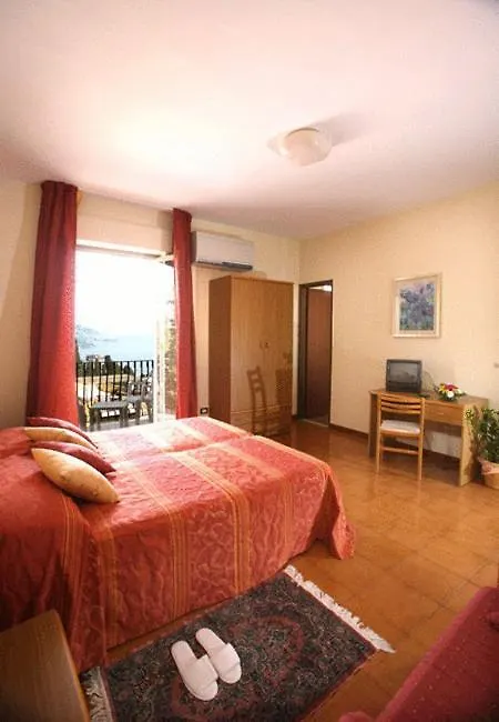 טאורמינה Hotel Natalina 2*,  איטליה